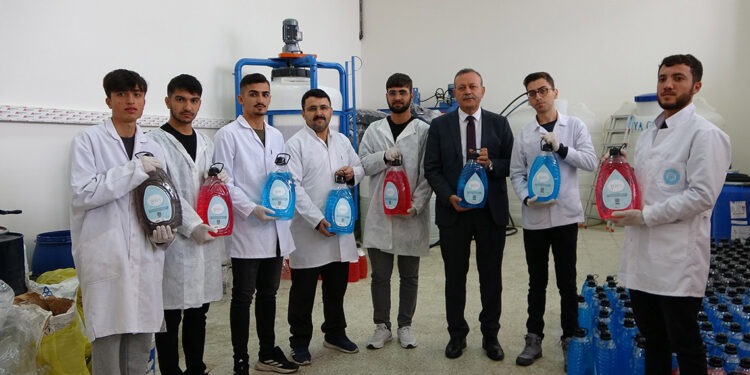 Van Gölü'nün sodalı suyundan üretilen sıvı sabun için girişimciler aranıyor