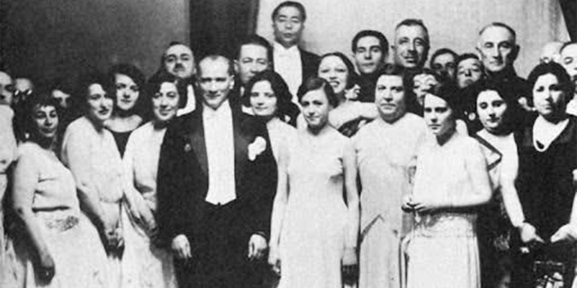 Gazi Mustafa Kemal Atatürk, Türkiye Cumhuriyeti'nde kadınların önemini sıkça vurgulamış ve onların toplumdaki yerini sağlamlaştırmıştır.