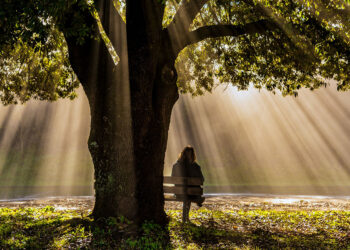Her yerde olmak ama hiçbir yerde olmamak