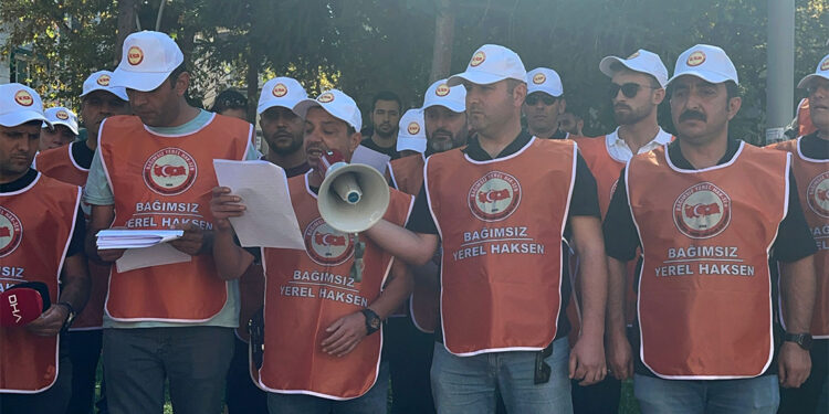 Yalova Belediyesi'nde çalışan 100 memur yarım gün iş bıraktı