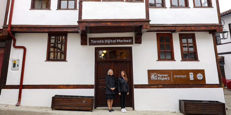 Yarının Köyleri projesinde 3'üncü dijital merkez Taraklı'da açıldı