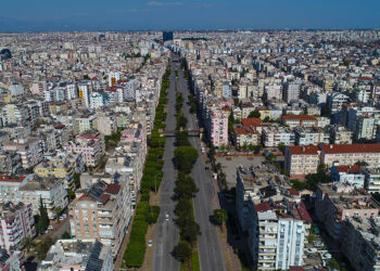 Yabancılar en çok Antalya'dan konut alıyor