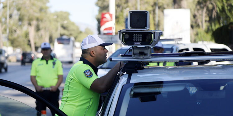 Yapay zekalı radarla hız tespiti