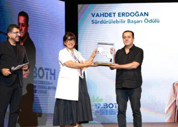 Yapımcı Vahdet Erdoğan’a 'Sürdürülebilir Başarı' ödülü verildi