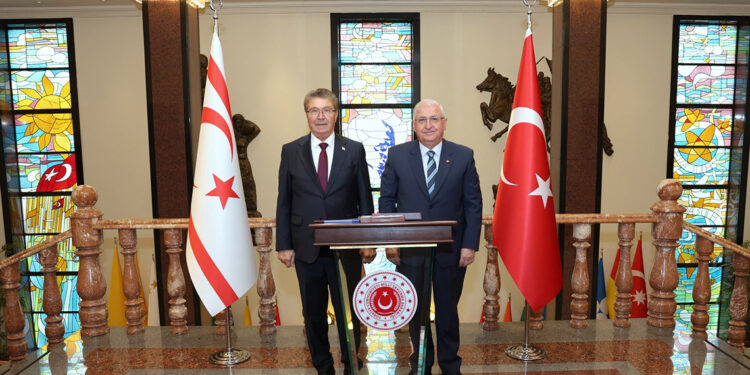 Yaşar Güler KKTC Başbakanı Üstel ile bir araya geldi