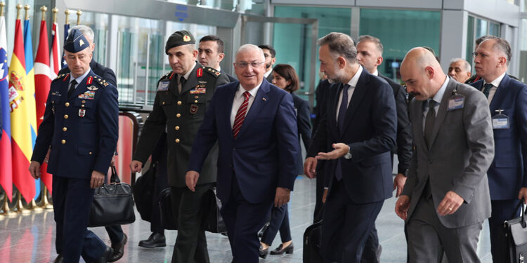 Yaşar Güler NATO Karargahı'nda temaslarda bulunuyor