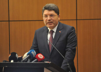 Yeni anayasa, demokratik standartları daha da yukarıya çıkaracak