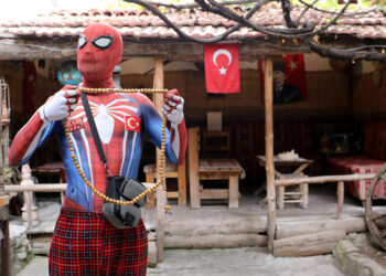 'Yerli pijamalı örümcek adam'ın 47'nci durağı Afyonkarahisar