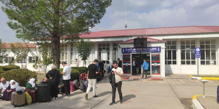 Yolcu uçağı hava muhalefeti nedeniyle Siirt yerine Diyarbakır’a indi