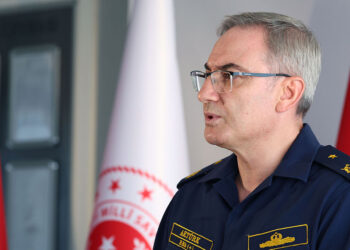 İnsan kaçakçılığından tutuklanan tuğgeneralin rütbesi alındı
