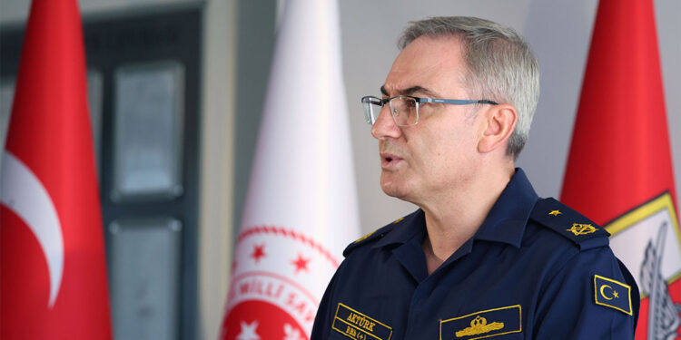 İnsan kaçakçılığından tutuklanan tuğgeneralin rütbesi alındı