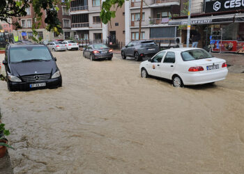 Zonguldak Valisi'nden sağanak uyarısı; "Trafiğe çıkmayın"