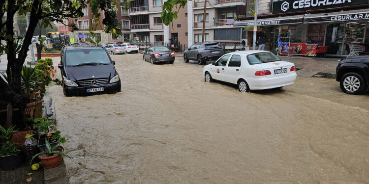 Zonguldak Valisi'nden sağanak uyarısı; "Trafiğe çıkmayın"