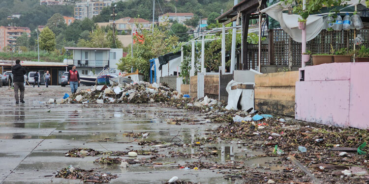 Zonguldak'ta yıllık yağış miktarının çeyreği 2 günde yağdı
