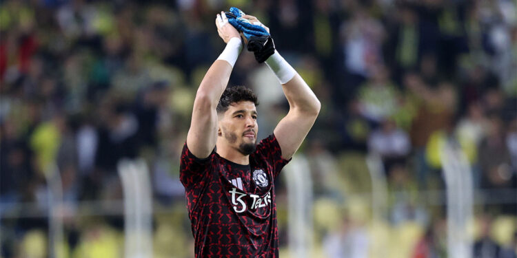 Soyunma odasına girerken, ev sahibi soyunma odasına giriyordum