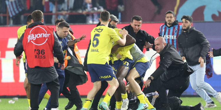 Olaylı derbide Fenerbahçeli 4 futbolcuya uzlaştırma kararı