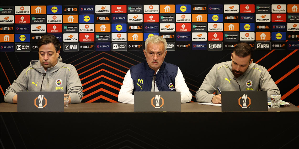 Fenerbahçe Teknik Direktörü Jose Mourinho, “20 sene önceki hırslarım hala var. Fenerbahçe hırsları olan bir kulüp ama burada hedeflerine ulaşmak için içinde bulunduğunuz durumlar çok zor” dedi.