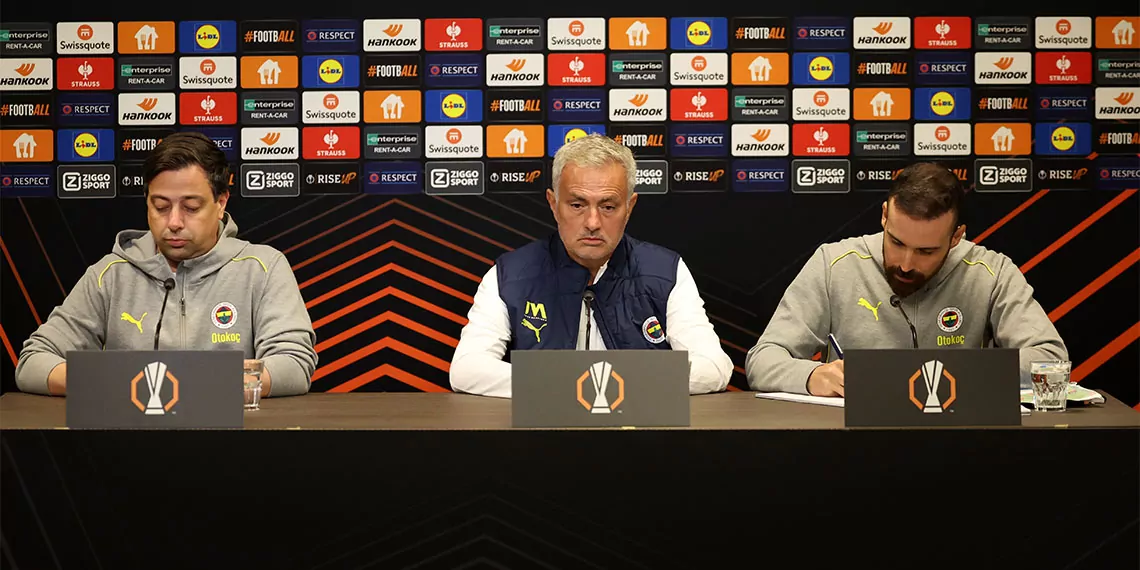 Fenerbahçe teknik direktörü jose mourinho, “20 sene önceki hırslarım hala var. Fenerbahçe hırsları olan bir kulüp ama burada hedeflerine ulaşmak için içinde bulunduğunuz durumlar çok zor” dedi.