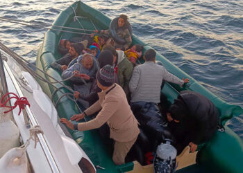 İzmir'de 40 kaçak göçmen yakalandı