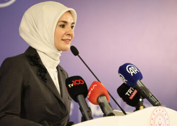 Çocuklarımızı dijital dünyanın tehlikelerinden korumalıyız