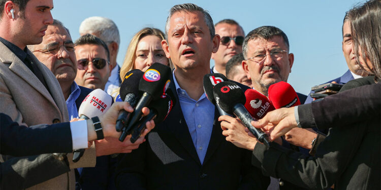 Özgür Özel Selahattin Demirtaş'ı ziyaret etti