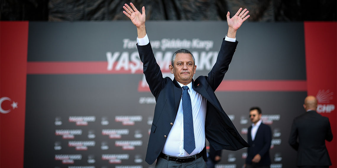 Cumhuriyet Halk Partisi Genel Başkanı Özgür Özel, İstanbul Beşiktaş Meydanı’nda düzenlenen Teröre ve Şiddete Karşı Yaşam Hakkı Mitinginde konuştu.