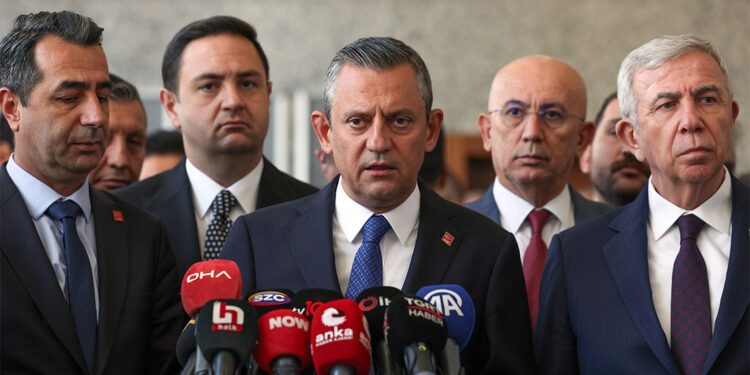 Neden gariban vatandaşın peşine düşüyorsunuz?