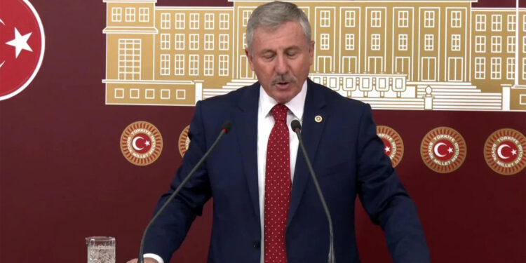 Teröre karşı hep beraber birlikte olmak mecburiyetindeyiz