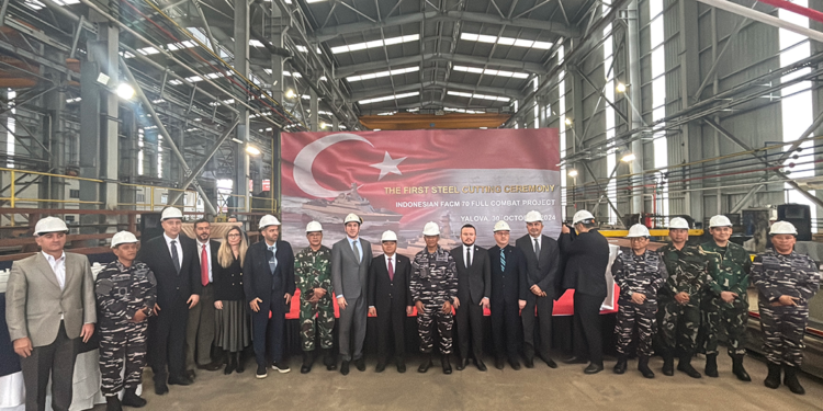 ‘Hızlı Füze Hücümbotu’ için ilk sac kesim töreni