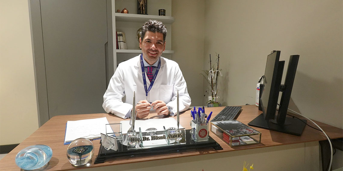 Genel Cerrahi Uzmanı Doç. Dr. Hüsnü Aydın, "Kemik erimesi ve yüksek tansiyon, paratiroid bezlerinden kaynaklanıyor olabilir" dedi.