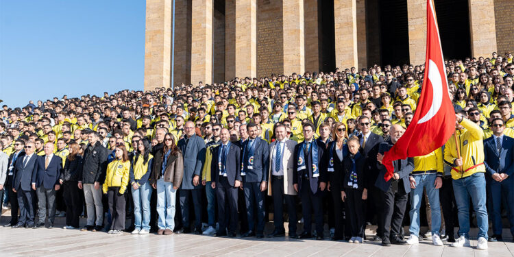 1907 Fenerbahçe Derneği ve UNİFEB'ten Anıtkabir ziyareti