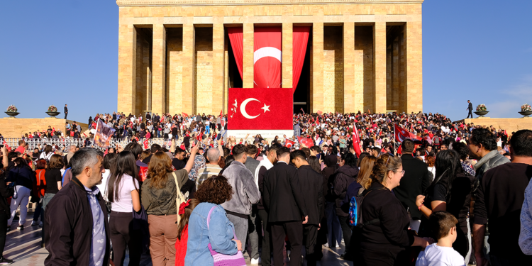 29 Ekim'de Anıtkabir'i 745 bin kişi ziyaret etti