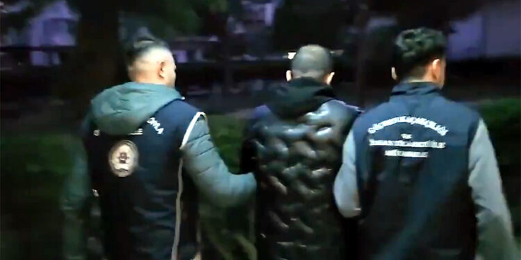 Kalkan-28 operasyonlarında 257 göçmen kaçakçısı yakalandı