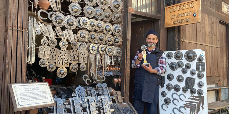 46 yıllık usta 'Yaşayan İnsan Hazineleri' ödülünü aldı