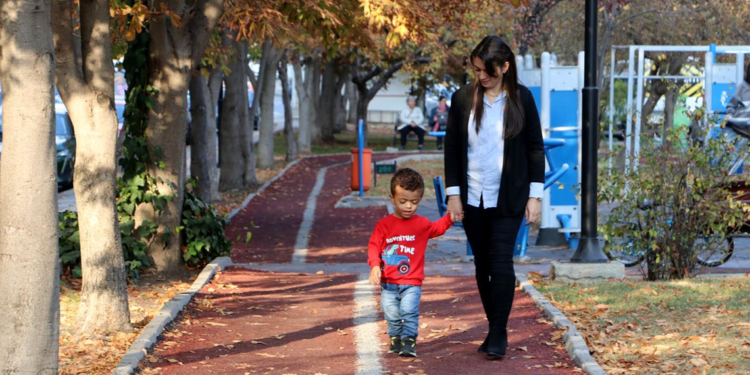 5 yaşındaki Selim'in boyu ilacın da etkisiyle 11 ayda 8 santim uzadı