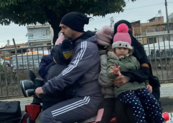 6 kişilik ailenin motosiklet yolculuğu kamerada