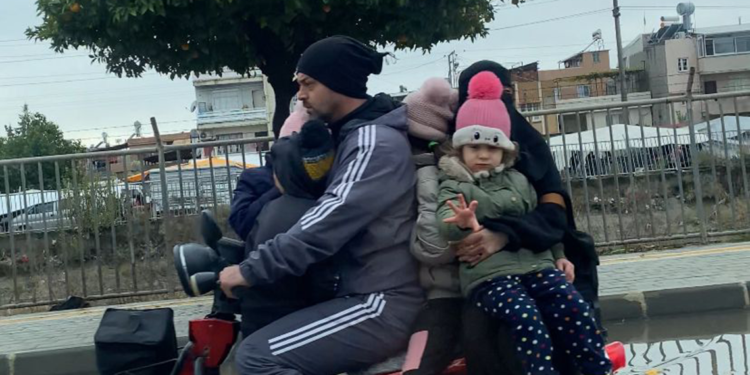 6 kişilik ailenin motosiklet yolculuğu kamerada