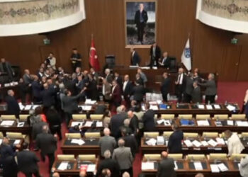 ABB Meclis toplantısında arbede