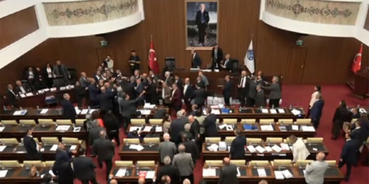 ABB Meclis toplantısında arbede