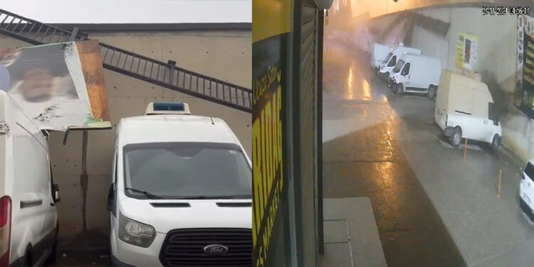 Fırtınada devrilen korkuluk ve reklam panosu araçlara zarar verdi