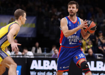 Anadolu Efes Alba Berlin'i devirdi