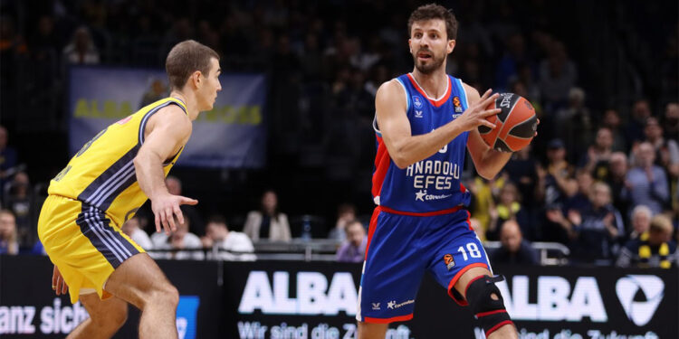 Anadolu Efes Alba Berlin'i devirdi