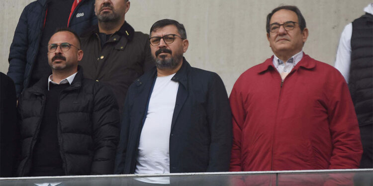 Vahdettin Heyal Altay ile el sıkıştı