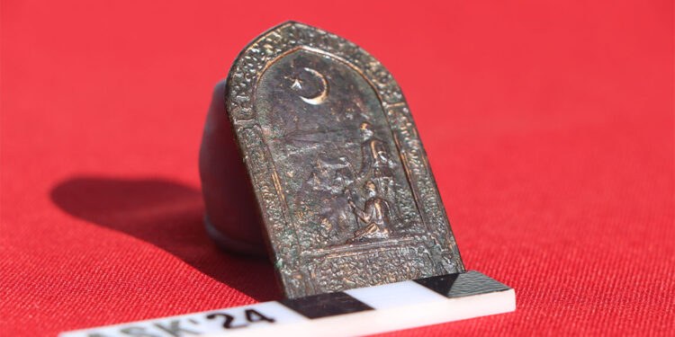 Amida Höyük kazısında, Çanakkale gazisine ait rozet bulundu