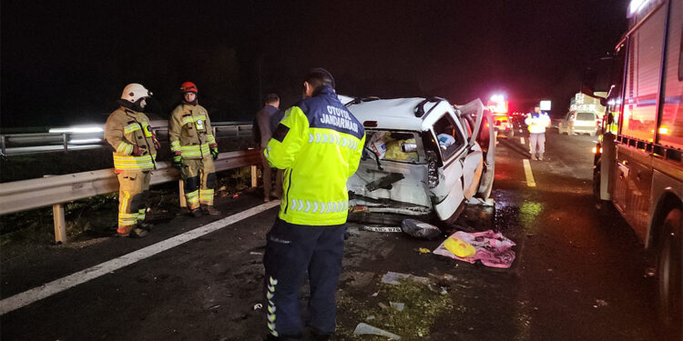 Anadolu Otoyolu'nda 200 metre arayla iki ayrı kazaya 10 araç karıştı