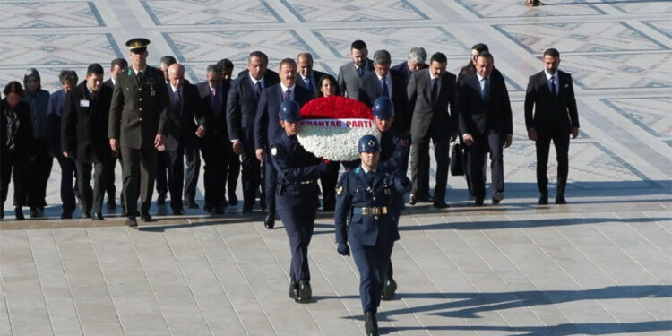 Anahtar Parti Anıtkabir'i ziyaret etti