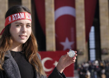 Türk Milleti Ata'sına koştu! Anıtkabir'e ziyaretçi akını