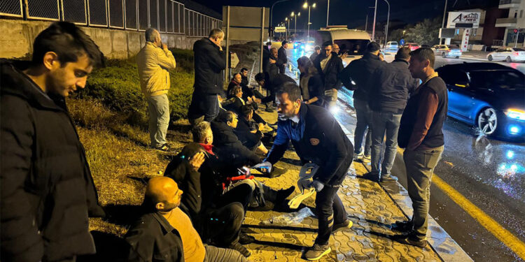 Ankara'da iki servis minibüsü çarpıştı; 21 yaralı