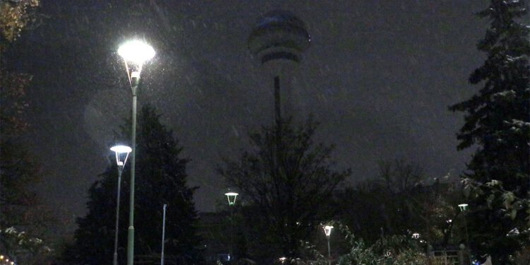 Ankara'da kar yağışı etkili oluyor