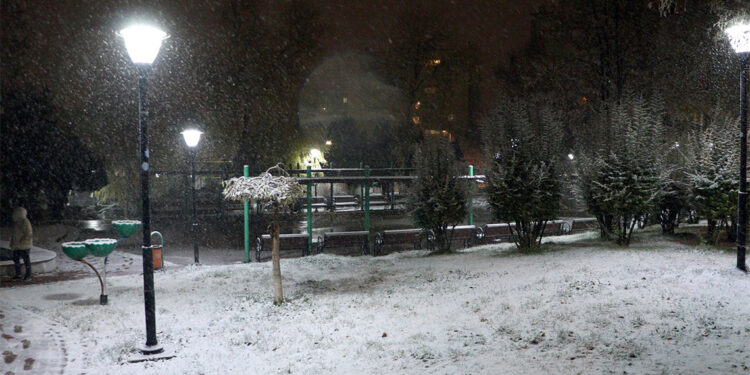 Ankara'ya mevsimin ilk karı yağdı